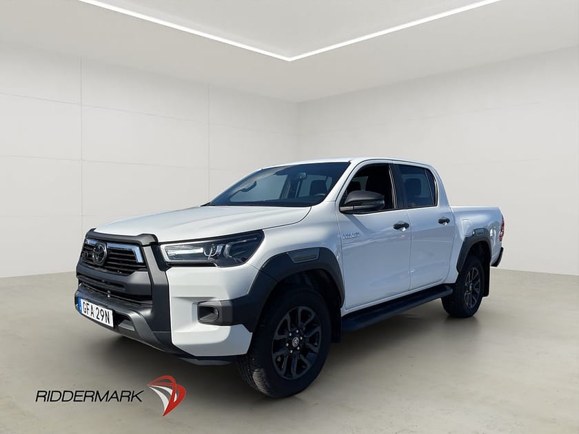 Bild 1 av Toyota Hilux Dubbelhytt Invincible 2.8 4WD M/K-Värmare Drag Diff Moms