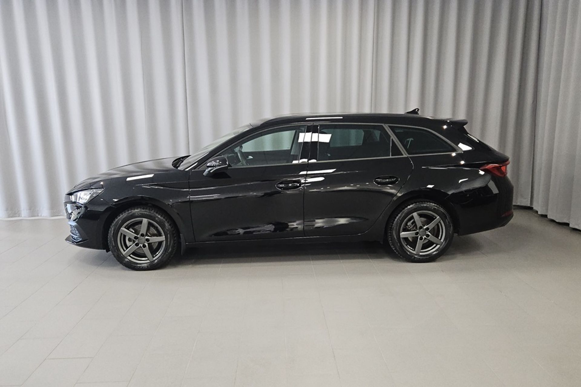 Seat Leon Style 1.0 eTSI DSG 110HK Aut 2024, bild 2/12