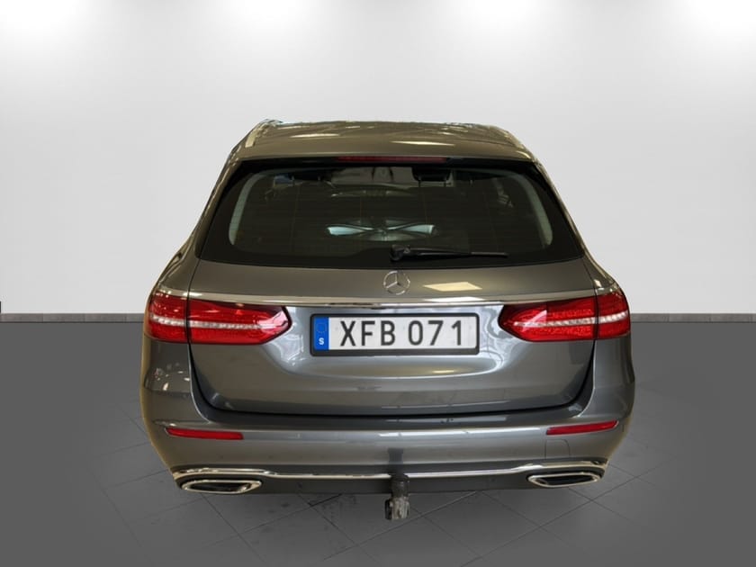 Bild 5 av Mercedes-Benz E 220 T d 4MATIC Avantgarde