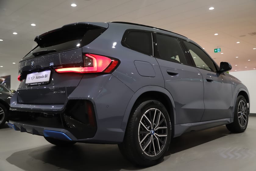 Bild 3 av BMW iX1 xDrive30 xDrive 30e / M Sport / Komfortöppning