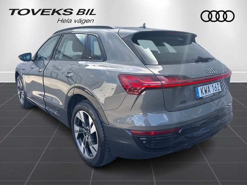 Bild 4 av Audi Q8 50 e-tron quattro / Svart Optik / 20"