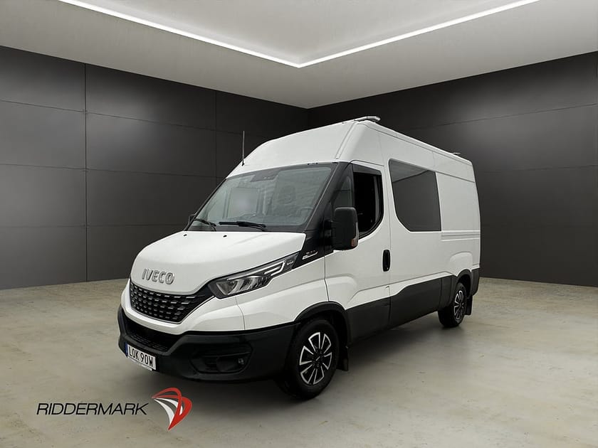 Bild 1 av Iveco Daily 35-210 Skåpbil L2H2 Dubbelhytt Värmare Dragkrok B-Kamera Moms