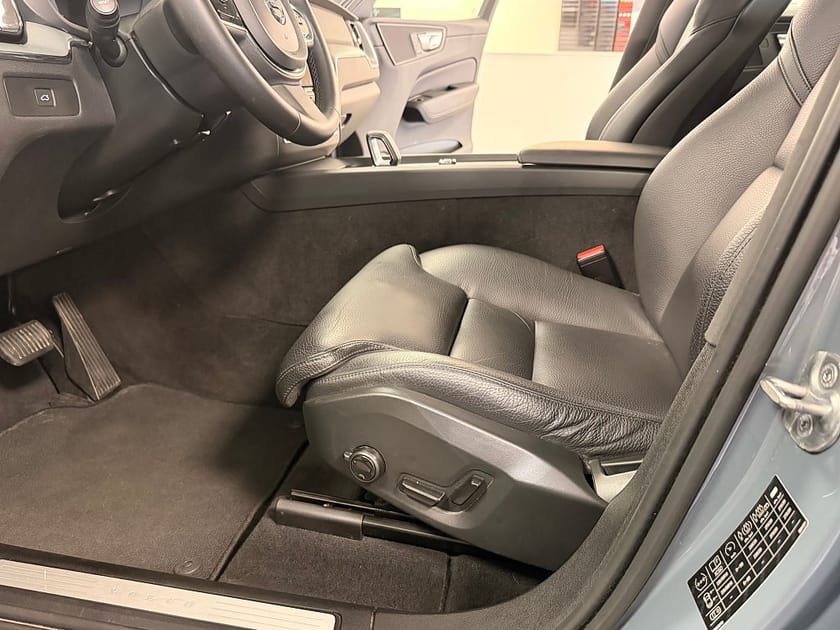 Bild 3 av Volvo XC60 B4 AWD Adaptiv farthållare Rattvärme Drag