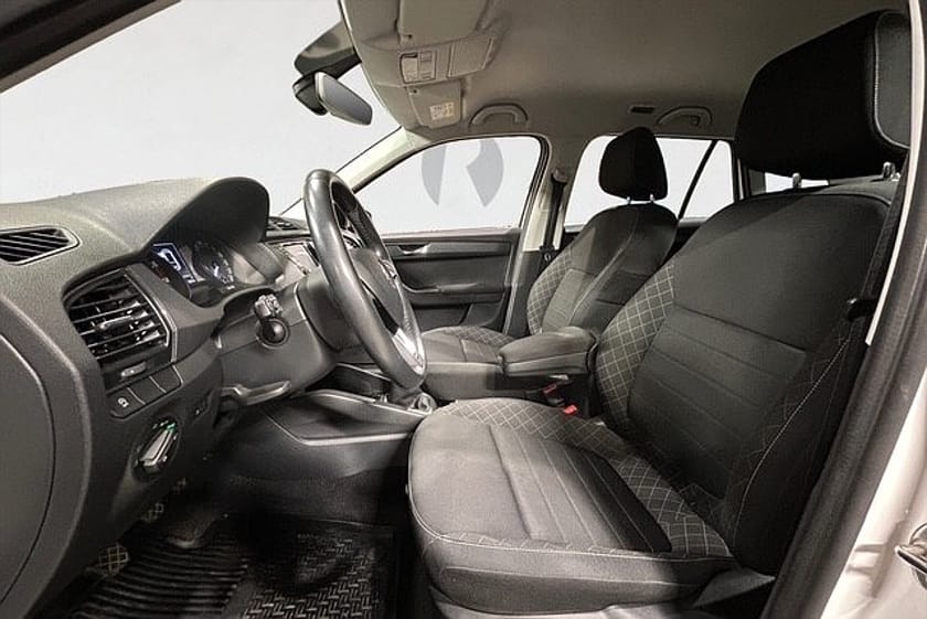 Bild 3 av Škoda Fabia Kombi 1.2 TSI 90 HK STYLE DRAG CARPLAY 360KR/ÅR 16"