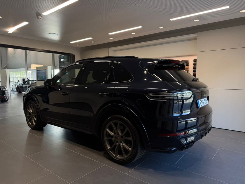 Bild 3 av Porsche Cayenne E-Hybrid Platinum Edition 462hk