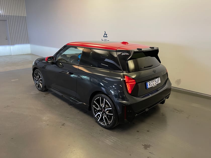 Bild 4 av MINI Cooper SE JCW XL / Panoramaglas tak / Backkamera /