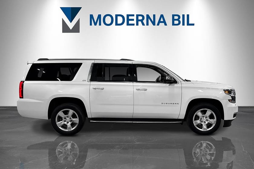 Bild 4 av Chevrolet Suburban 5.3 V8 4WD Hydra-Matic 7-sits Drag Bose Pano Skinn Bkam