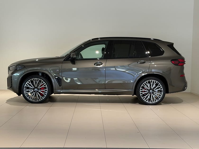 Bild 2 av BMW X5 xDrive50e xDrive 50e, M-Sport Pro, Sky Lounge, Drag, Komfortstol