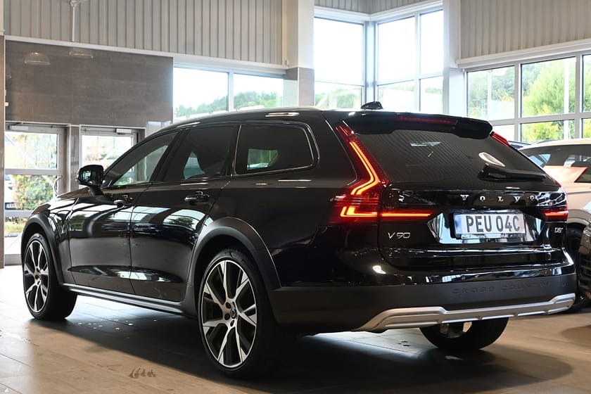 Bild 3 av Volvo V90 Cross Country D5 AWD Pano 21tum B&O Massage Ventilerade stolar Drag