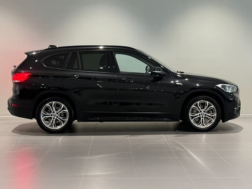 Bild 3 av BMW X1 xDrive25e SportLine Head-Up Drag LM Sportstolar