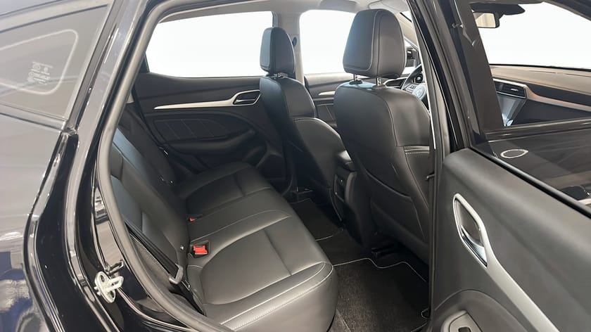 Bild 5 av MG ZS EV Luxury 45kWh 143hk Panorama Backkamera