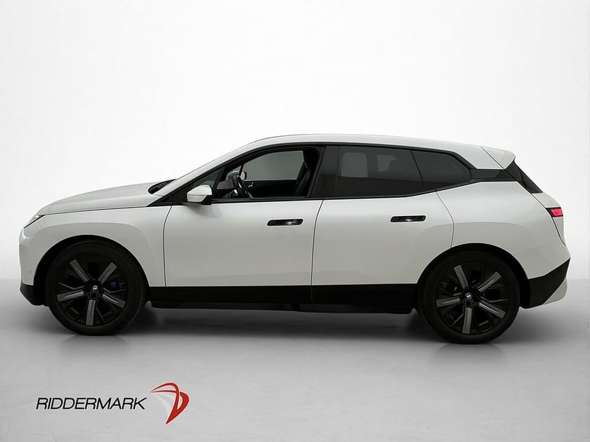 Bild 1 av BMW iX xDrive40 xDrive Sport Line Pano 360° A-CarPlay H/K Navi Drag