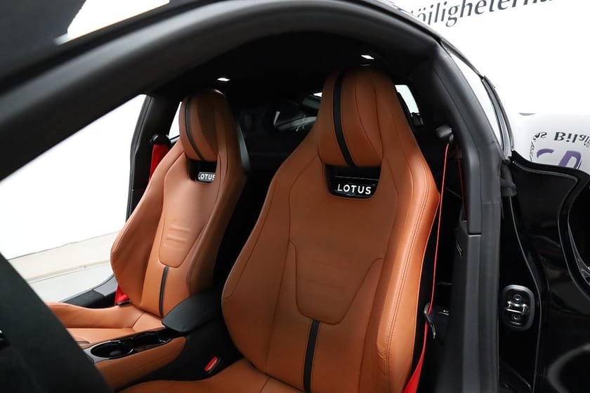 Bild 4 av Lotus Emira V6 SE | Manuell | Sportfjädring | KEF | Nappaläder