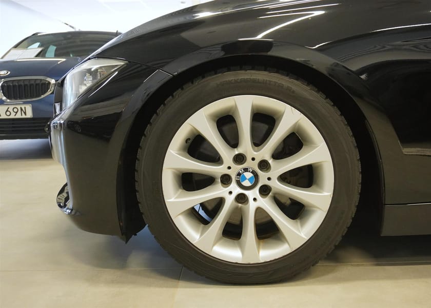 Bild 3 av BMW 330d Touring HUD Keyless Go Rattvärme 258hk