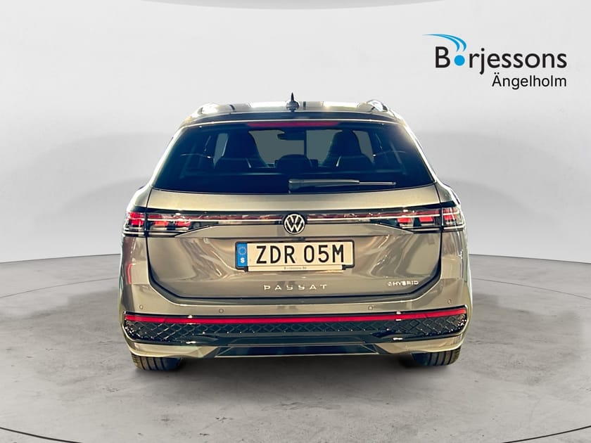 Bild 4 av Volkswagen Passat Variant eHybrid 272 DSG6 R-LINE