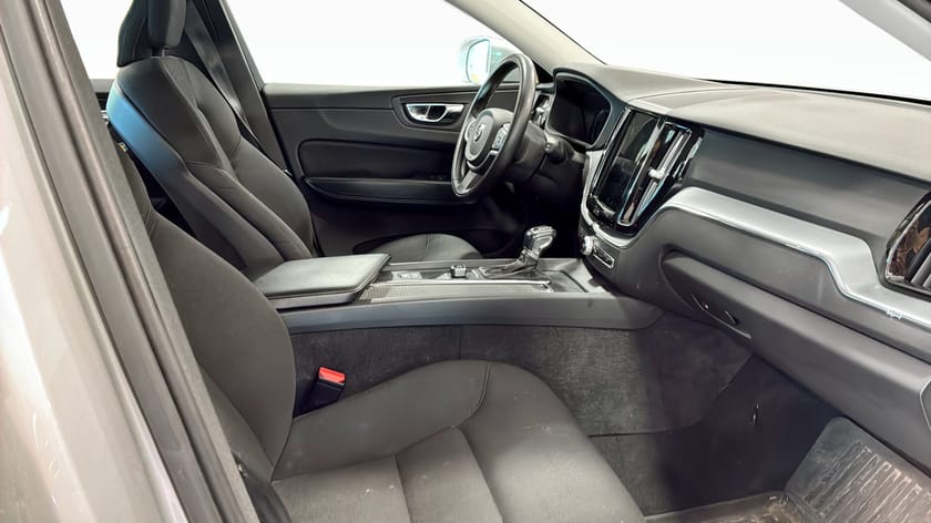Bild 3 av Volvo XC60 D4 AWD momentum | PARKERINGSVÄRMARE | NYSERVAD
