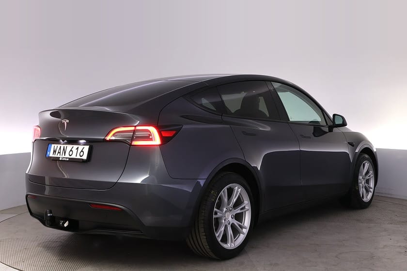 Bild 5 av Tesla Model Y Standard Range RWD Autopilot Panorama Drag