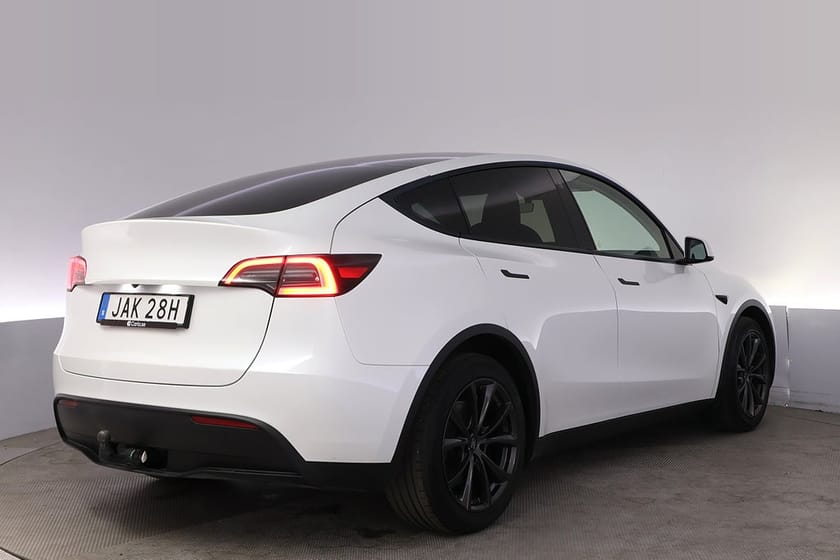Bild 5 av Tesla Model Y Long Range AWD Autopilot Panorama Drag