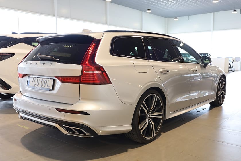 Bild 5 av Volvo V60 B4 Geartronic R-Design B&W Navi Kamera VOC CarPlay