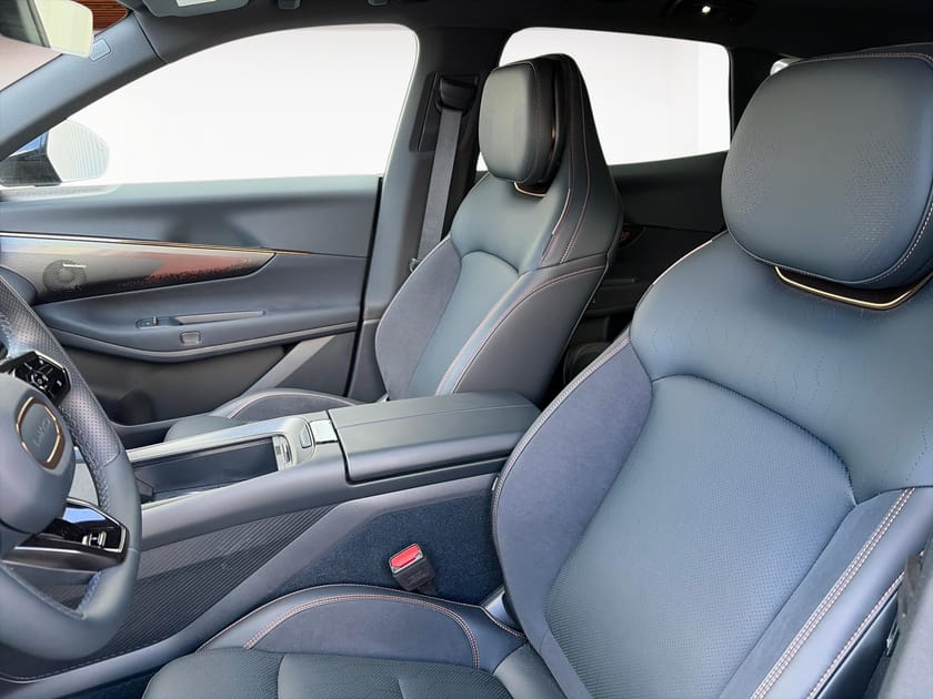 Bild 2 av Lynk & Co 08 PHEV