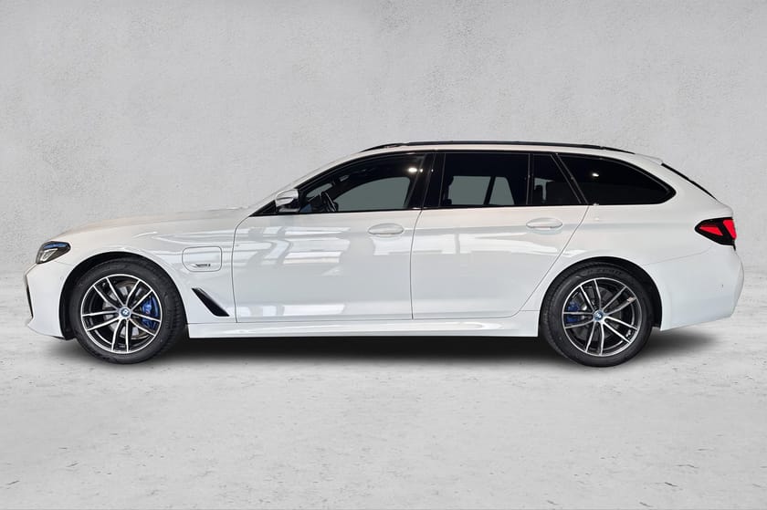 Bilde 2 av BMW 530e xDrive Touring M-SPORT PANO KOMF.SETER AD.CRUISE LASER KROK KEYLESS