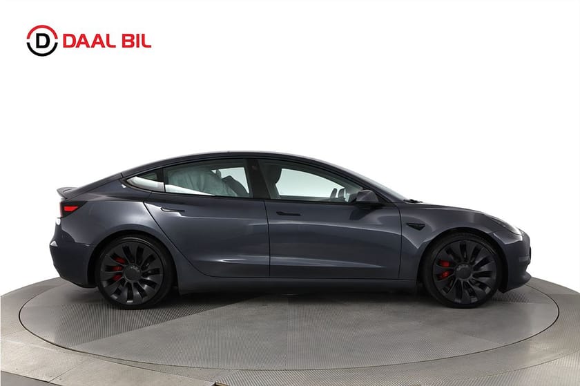 Bild 5 av Tesla Model 3 Performance AWD 82 kWh 513HK AUTOPILOT PANO P-VÄRM
