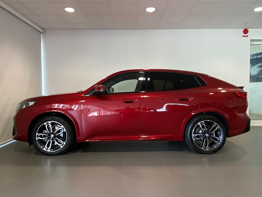 Bild 2 av BMW iX2 xDrive30