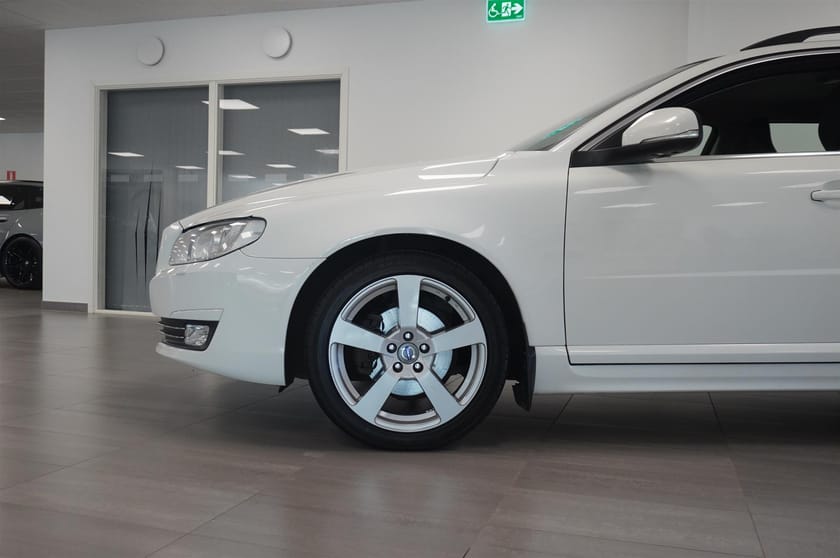 Bild 2 av Volvo V70 D4 Momentum 181hk Dragkrok Servad