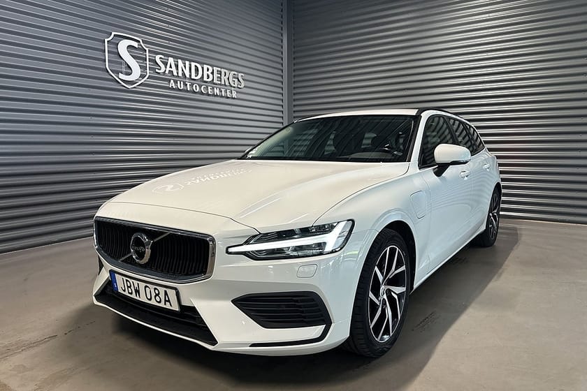 Bild 1 av Volvo V60 T8 Twin Engine AWD Momentum Värmare Navi Drag Euro 6