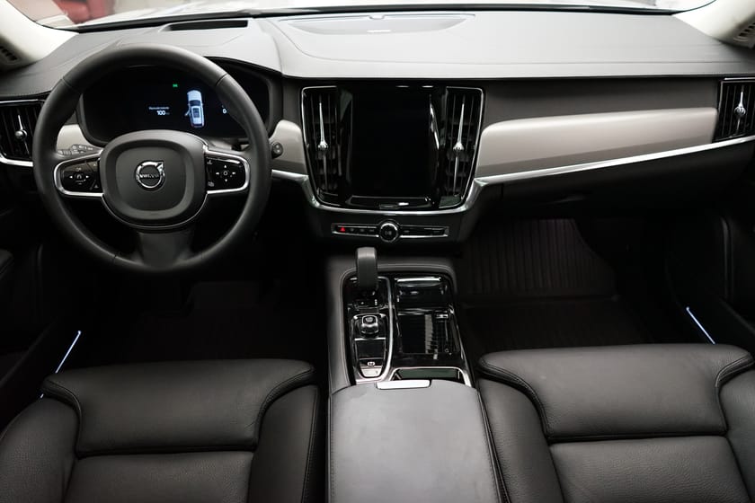 Bild 5 av Volvo V90 Recharge T8 Ultimate Bright, Dragkrok, HarmanKardon PremiumSound, Navigation