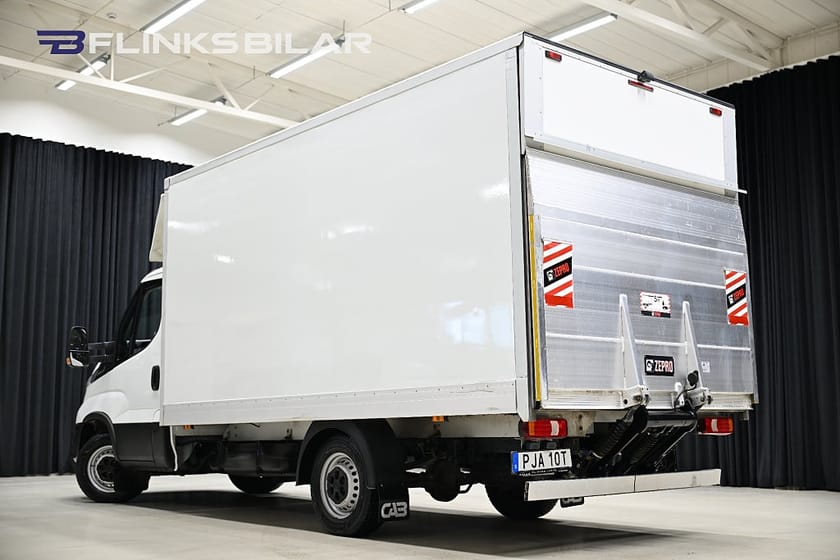 Bild 4 av Iveco Daily 35-140 Chassi Cab 136HK Automat|Volymskåp|Bakgavellyft|Sidodörr|Lågmil