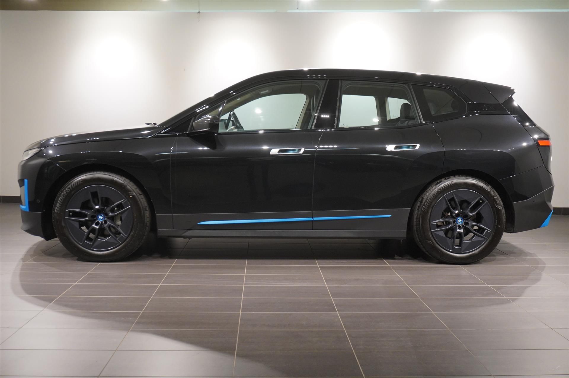 BMW iX xDrive50, 524hp, 2023