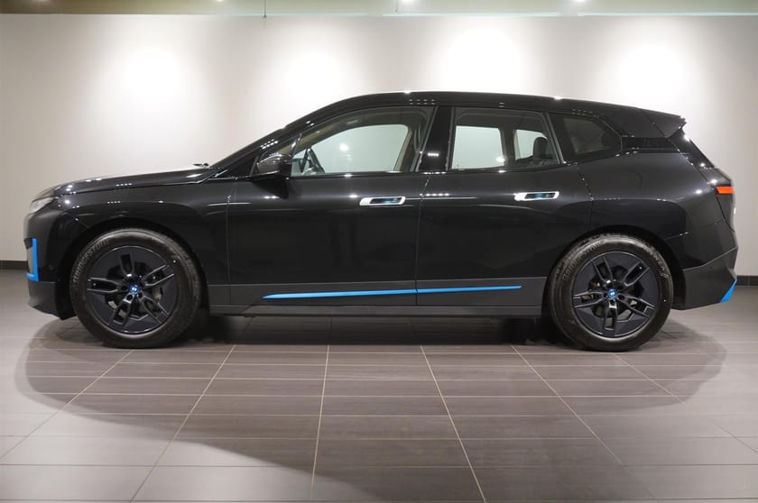 Bild 3 av BMW iX xDrive50 Navi Backkamera Driving Assistant Helljusass