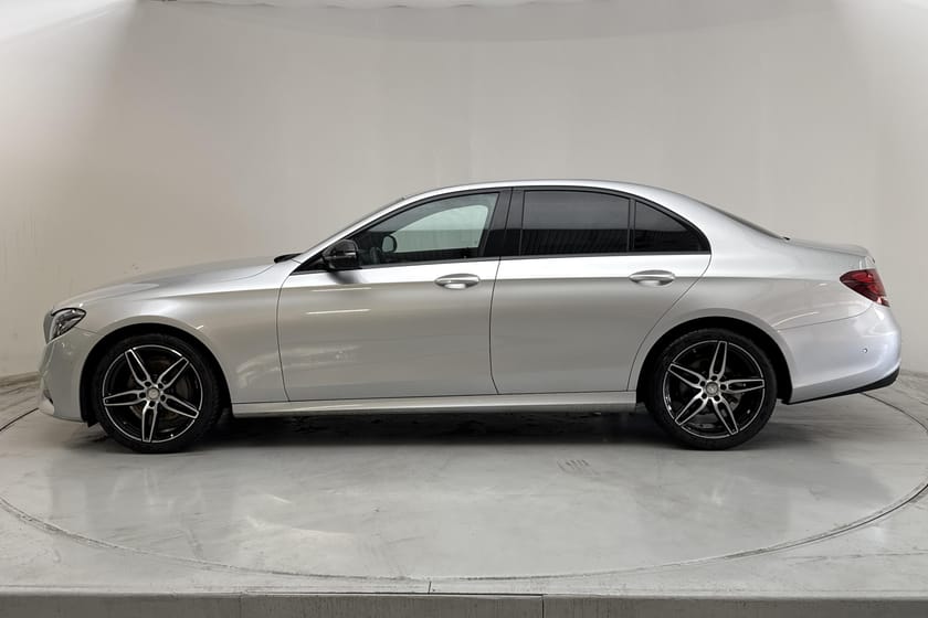 Bild 2 av Mercedes-Benz E 220 d Sedan W213 (194hk) AMG Line 360 GPS