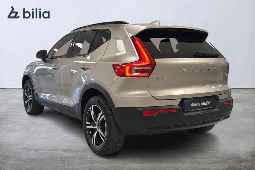 Bild 2 av Volvo XC40 B4 FWD Bensin Plus Dark | HarmanKardon | Klimatpaket | Tonade rutor