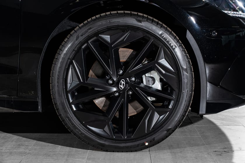 Bilde 5 av Hyundai Ioniq 6 77.4 kWh AWD LR AWD|Black Edition|Forvarme|App|Bose|Acc|360Kam+++