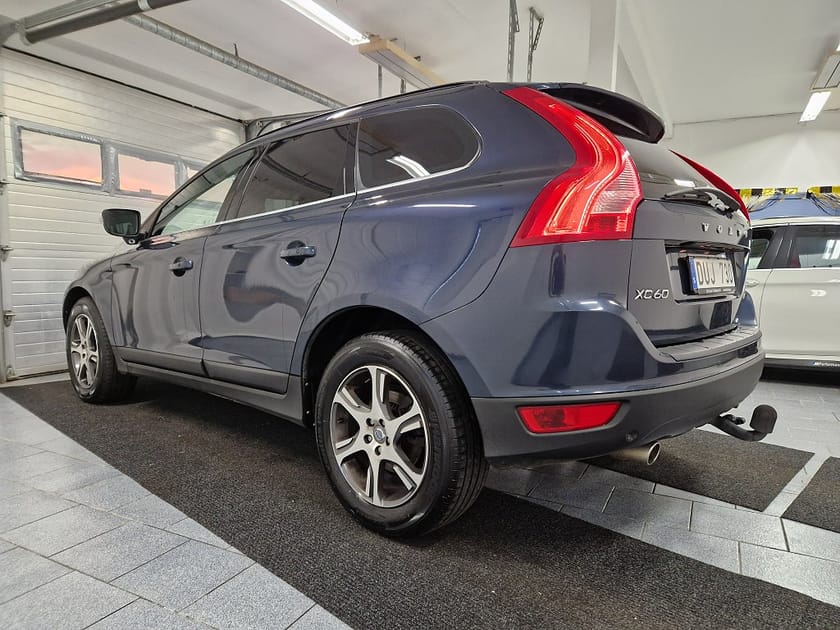 Bild 4 av Volvo XC60 D4 163 hk AWD Geartronic Momentum Panorama Drag Nyserv