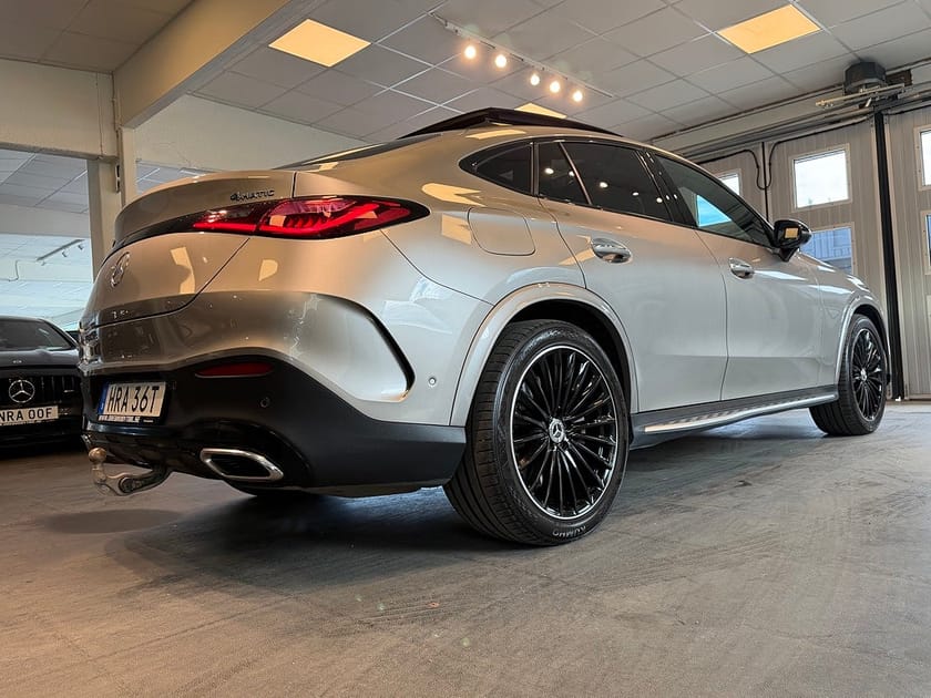 Bild 4 av Mercedes-Benz GLC 300 d e Coupé 4MATIC AMG HUD Pano Drag Burmester SE UTR