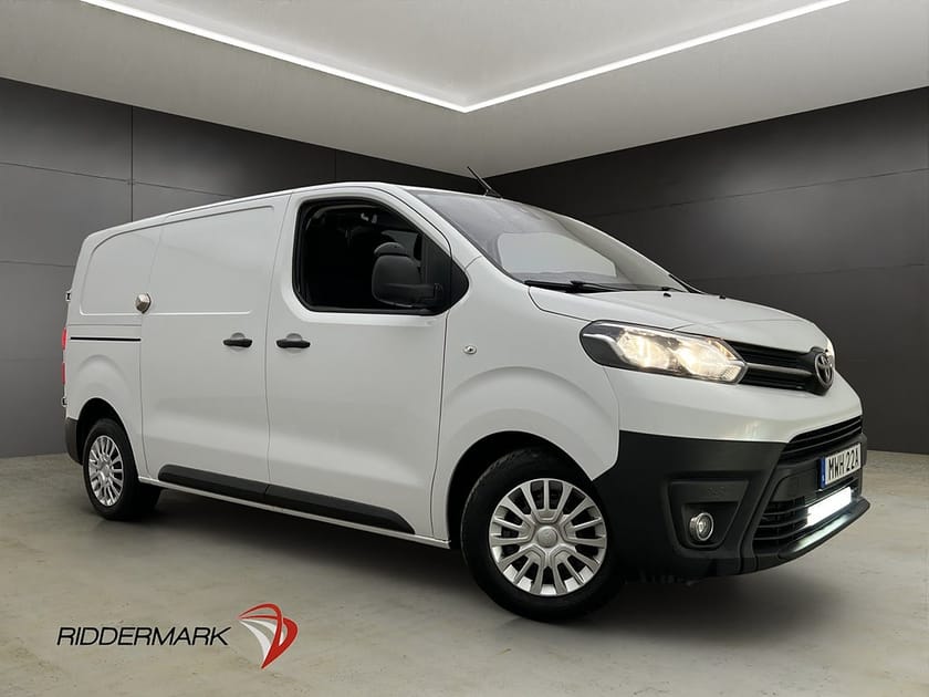 Bild 1 av Toyota Proace L2 2.0D Värm Drag Kamera 3-Sits V-Inredd Moms