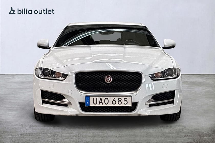 Bild 3 av Jaguar XE 20t R-Sport 200hk Navi P-värm MERIDIAN Backkamera