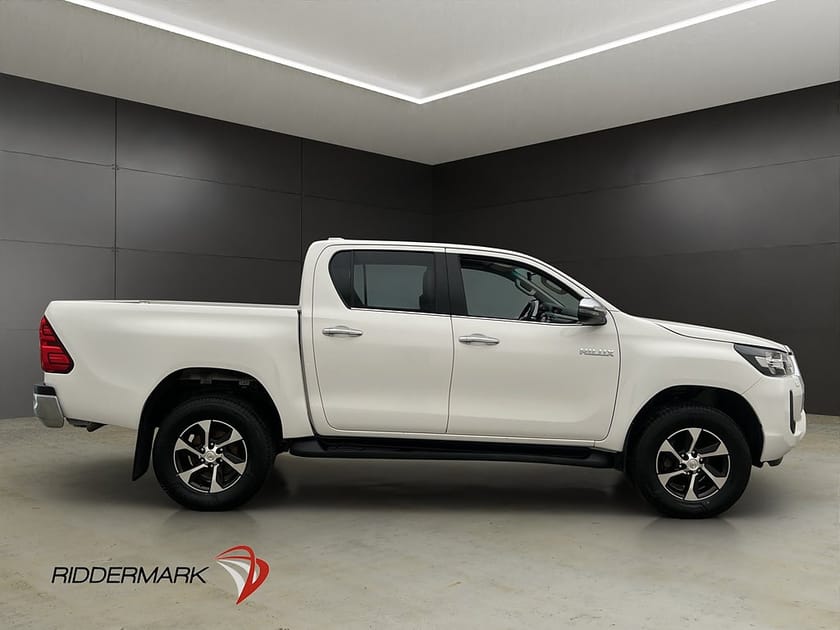 Bild 2 av Toyota Hilux Dubbelhytt Hero 2.4 AWD M/K-Värmare Drag Kamera Diff Moms