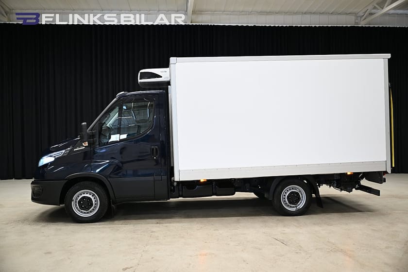 Bild 2 av Iveco Daily 35-140 Chassi Cab 136HK Automat|Kylbil|Nattkyla|Bakgavellyft|Lågmil|SeUtr