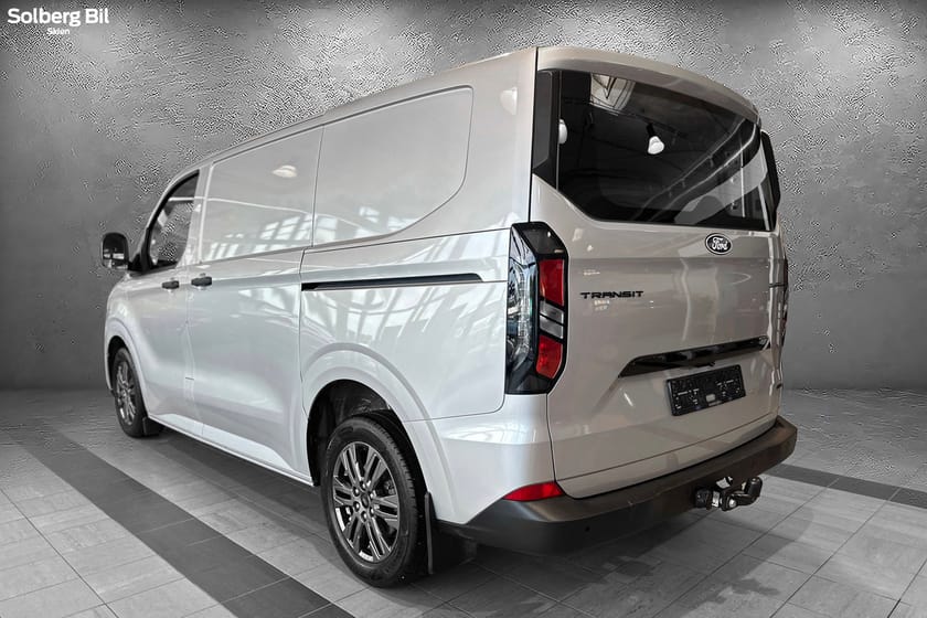 Bilde 4 av Ford Transit Custom 320 AWD/ 170hk Aut. / 2 Skyvedører/ ACC/ Henger.F