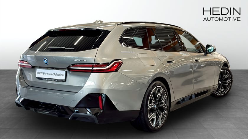 Bild 2 av BMW 530e xDrive Touring M-Sport Bowers/Wilk 20" Iconic glow