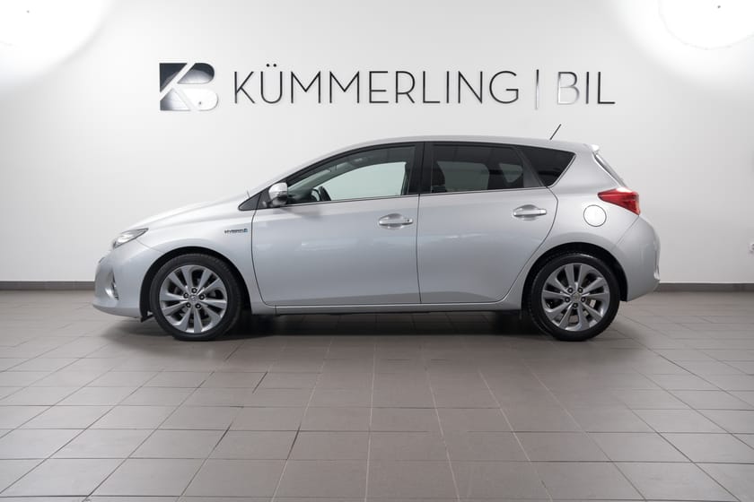 Bild 1 av Toyota Auris Hybrid e-CVT 136hk Edsition 50 Backkamera/Keyless/BT