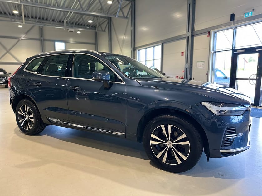 Bild 3 av Volvo XC60 Recharge T6 AWD Core Edition / Pano / H/K / Drag