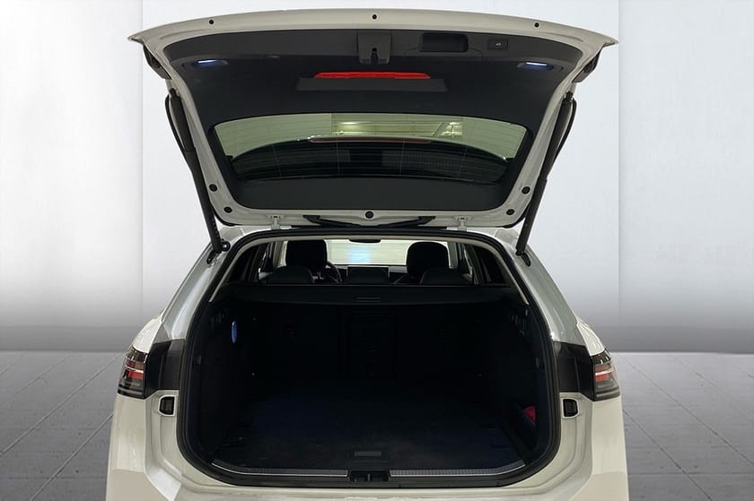 Bild 5 av Volkswagen Passat Sportscombi SC 1.5 eTSI Aut Business Premium Drag Kamera LaneAssist