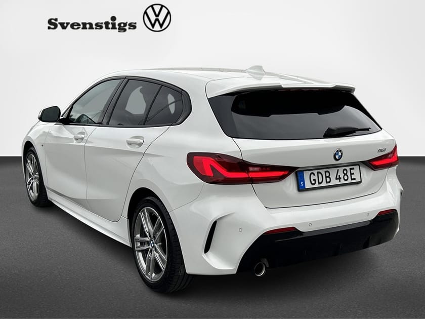 Bild 3 av BMW 118i I STEPTRONIC 136 HK M-Sport
