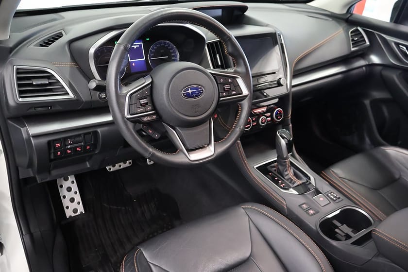Bild 4 av Subaru XV e-Boxer / Summit / V-Hjul / Drag / Taklucka / M-Värm