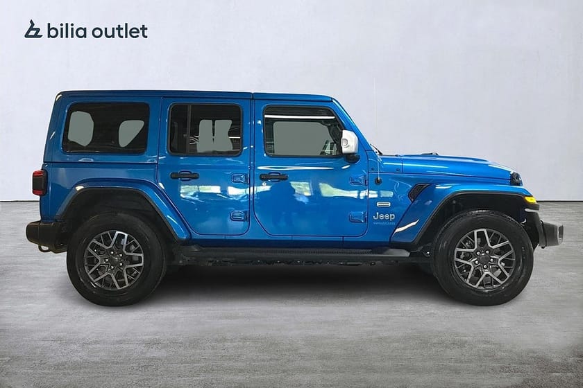 Bild 5 av Jeep Wrangler Unlimited 4xe 2.0 PHEV Sahara Overland 380hk Navi Drag Kamera